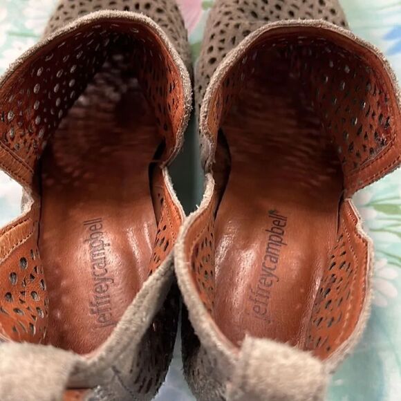 Jeffrey Campbell Rosalee Taupe Gray Perforated Ankle Booties Size 7.5 - Picture 3 of 9